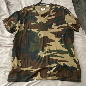 Levi’s t-shirt
